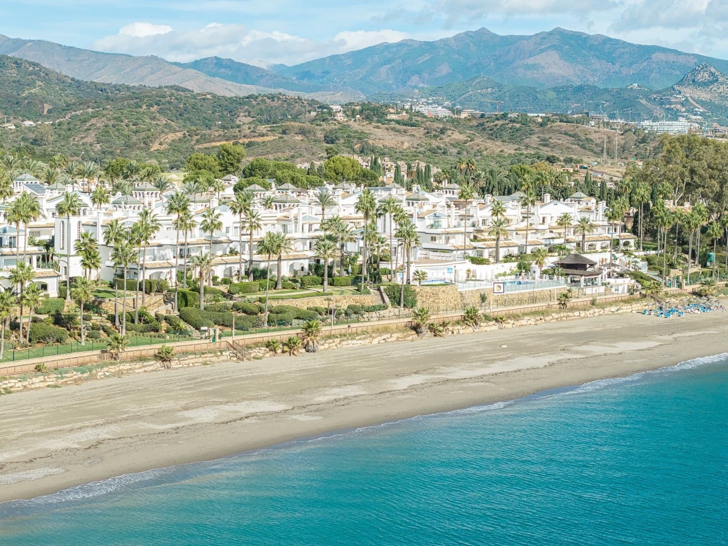 3 sypialnia Penthouse na sprzedaż w Estepona z basenem garażem - 2 495 000 € (Ref: 10089471)