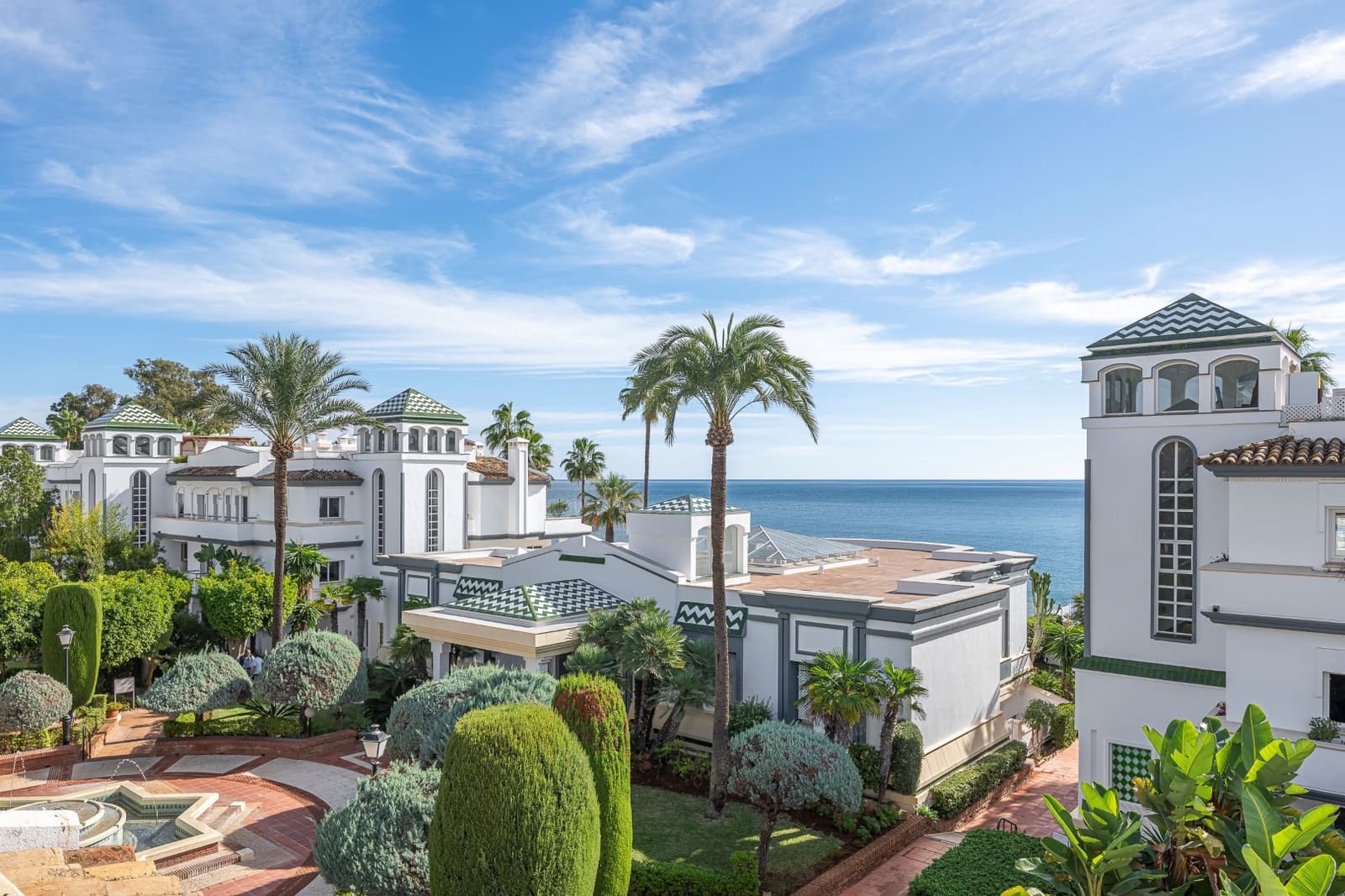 3 sypialnia Penthouse na sprzedaż w Estepona z basenem garażem - 2 495 000 € (Ref: 10089471)