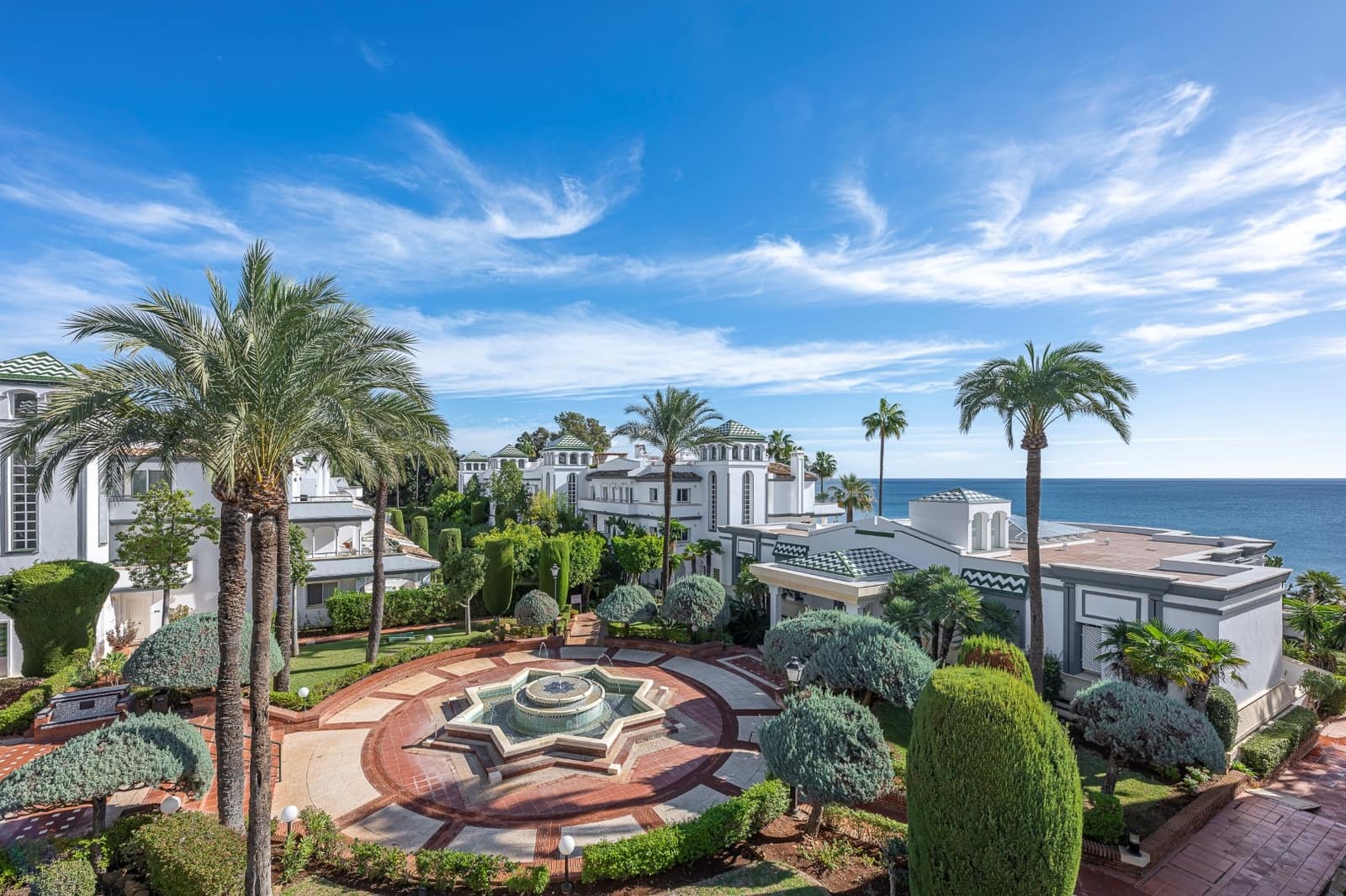3 sypialnia Penthouse na sprzedaż w Estepona z basenem garażem - 2 495 000 € (Ref: 10089471)