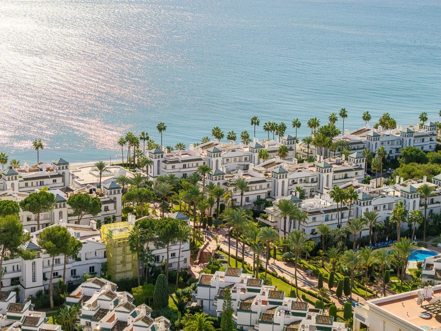 3 sypialnia Penthouse na sprzedaż w Estepona z basenem garażem - 2 495 000 € (Ref: 10089471)