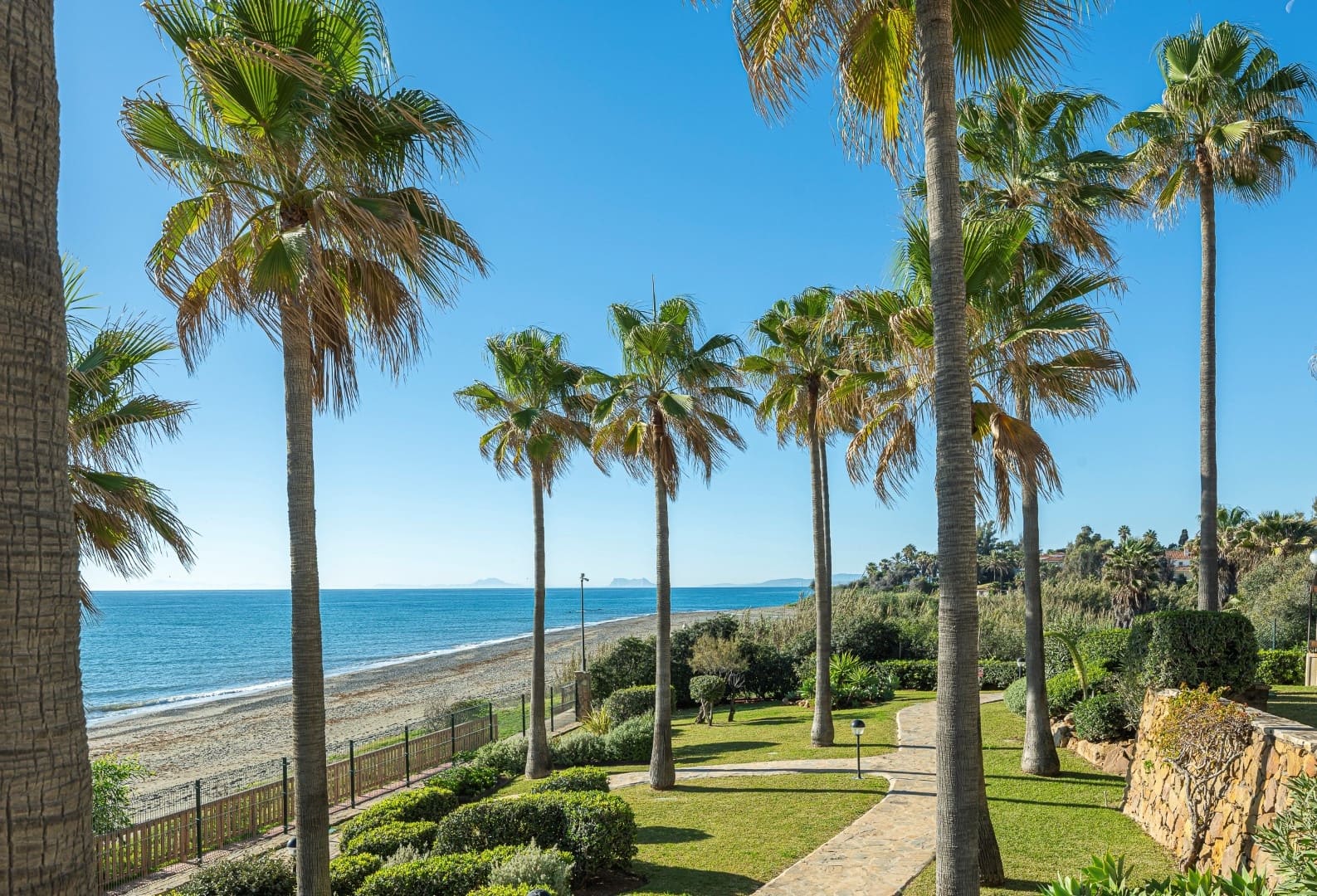 3 sypialnia Penthouse na sprzedaż w Estepona z basenem garażem - 2 495 000 € (Ref: 10089471)