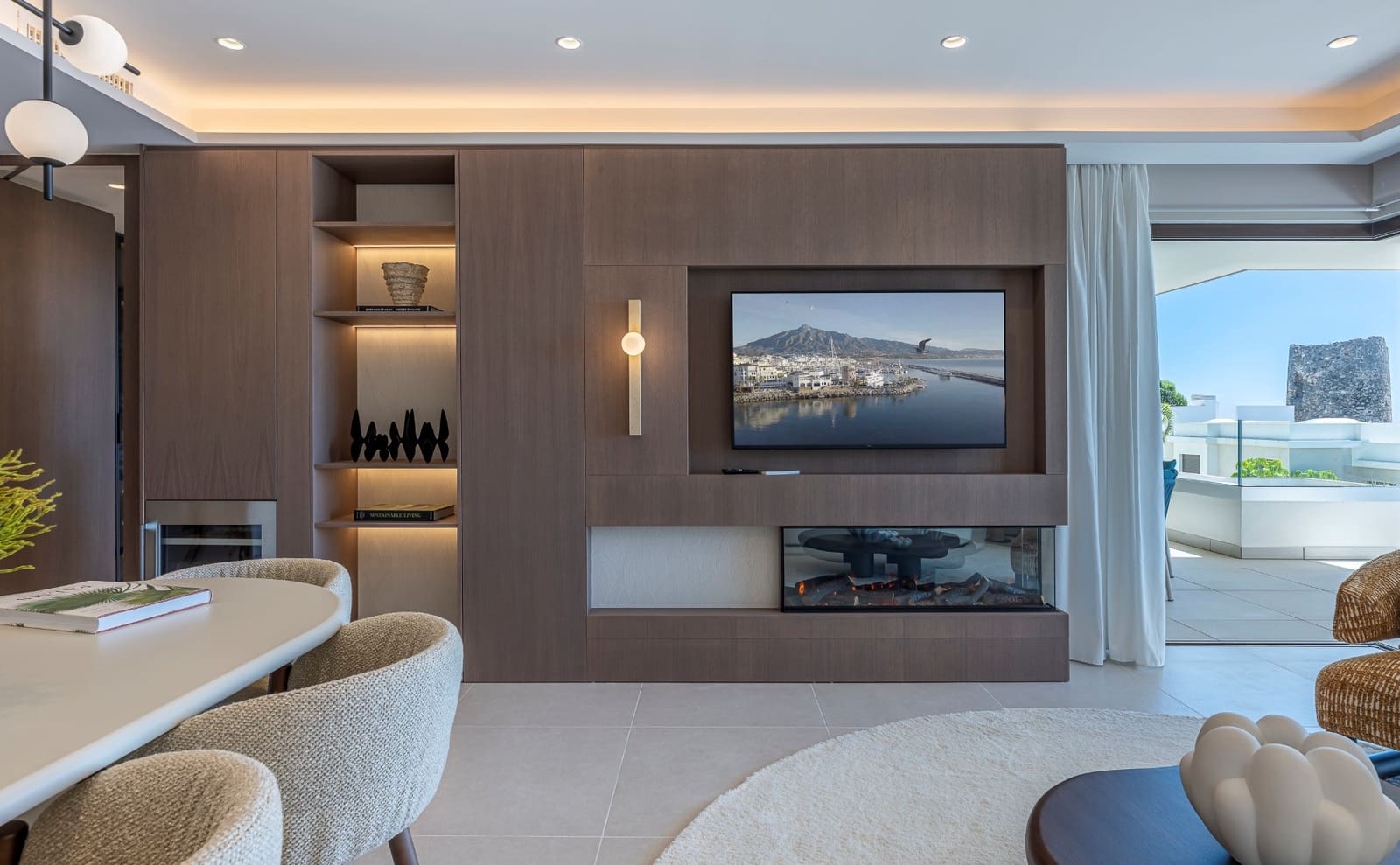 2 slaapkamer Appartement te koop in Estepona met zwembad garage - € 1.595.000 (Ref: 10089472)