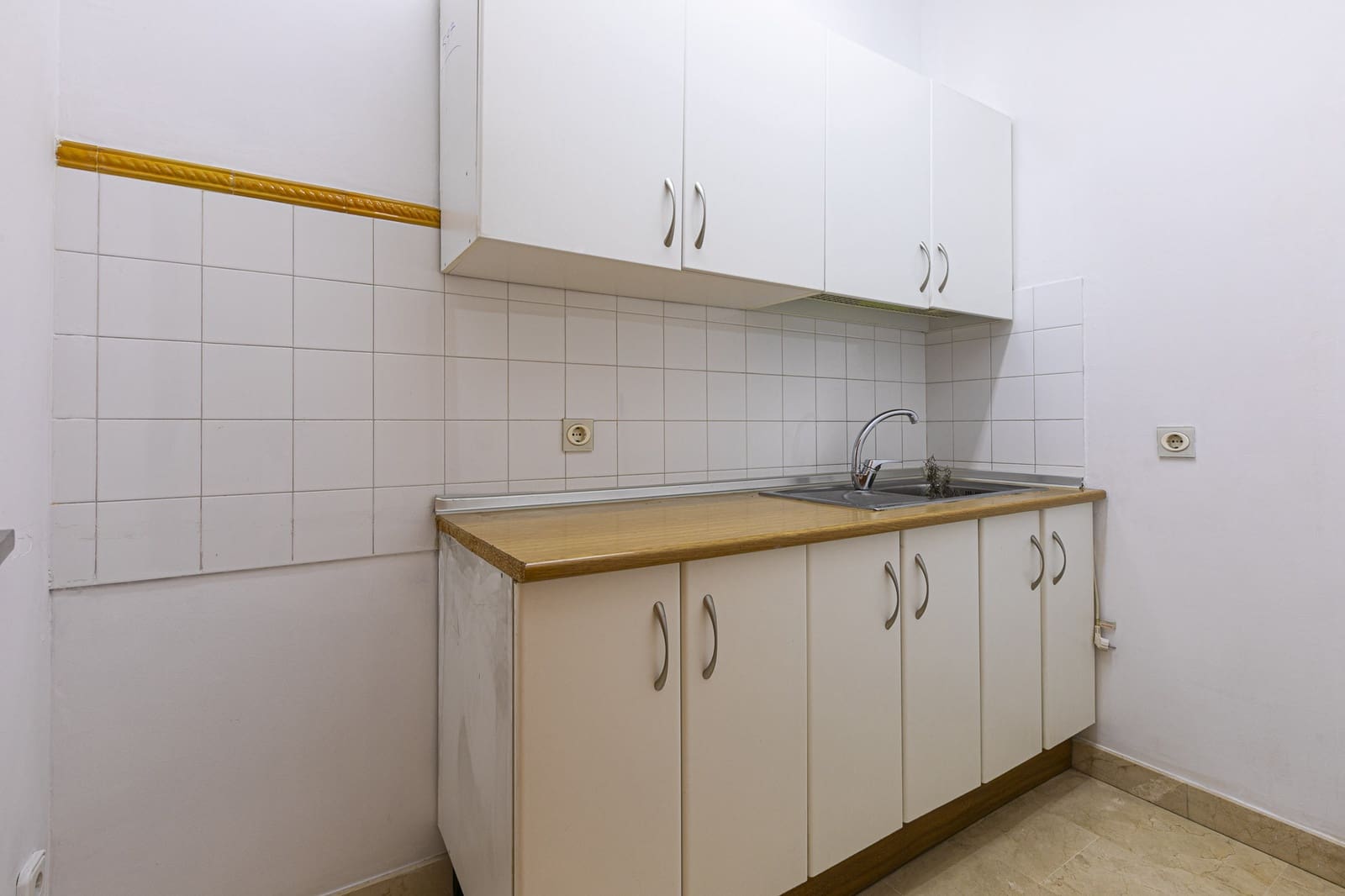 Local Comercial de 8 habitaciones en Marbella en venta con garaje - 1.200.000 € (Ref: 10100140)