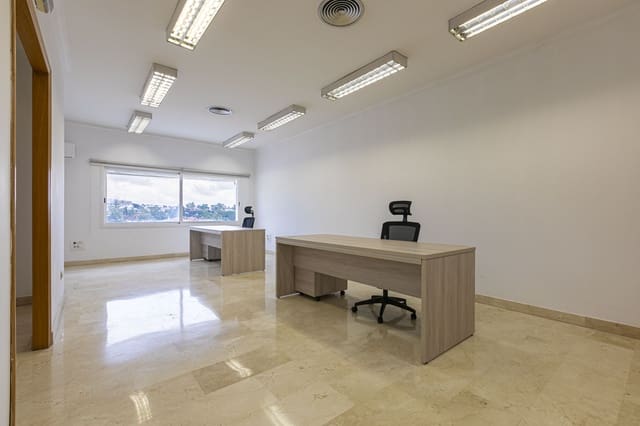 Local Comercial de 8 habitaciones en Marbella en venta con garaje - 1.200.000 € (Ref: 10100140)