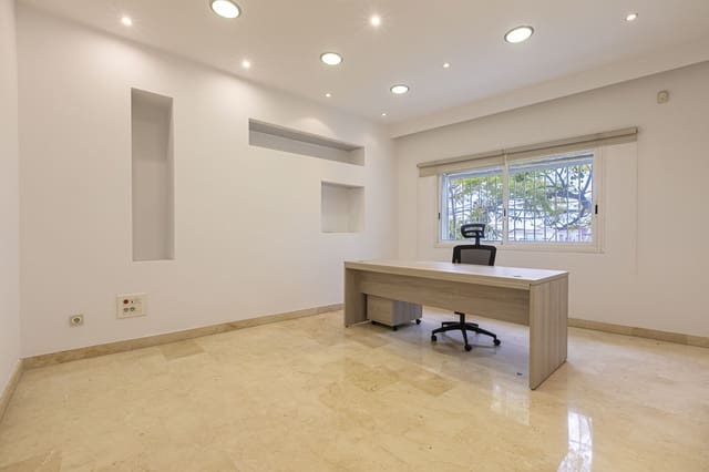 Local Comercial de 8 habitaciones en Marbella en venta con garaje - 1.200.000 € (Ref: 10100140)