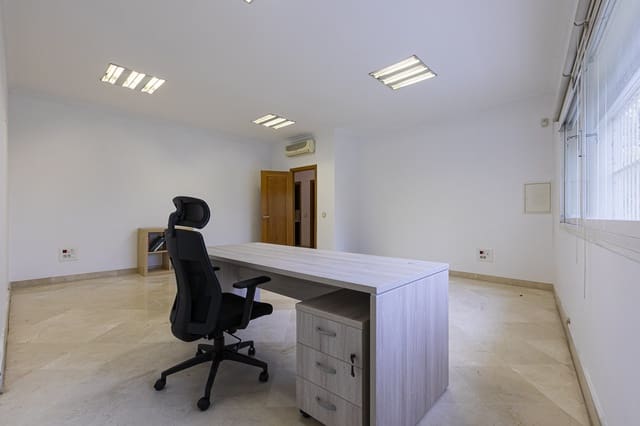 Local Comercial de 8 habitaciones en Marbella en venta con garaje - 1.200.000 € (Ref: 10100140)