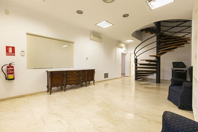 Local Comercial de 8 habitaciones en Marbella en venta con garaje - 1.200.000 € (Ref: 10100140)