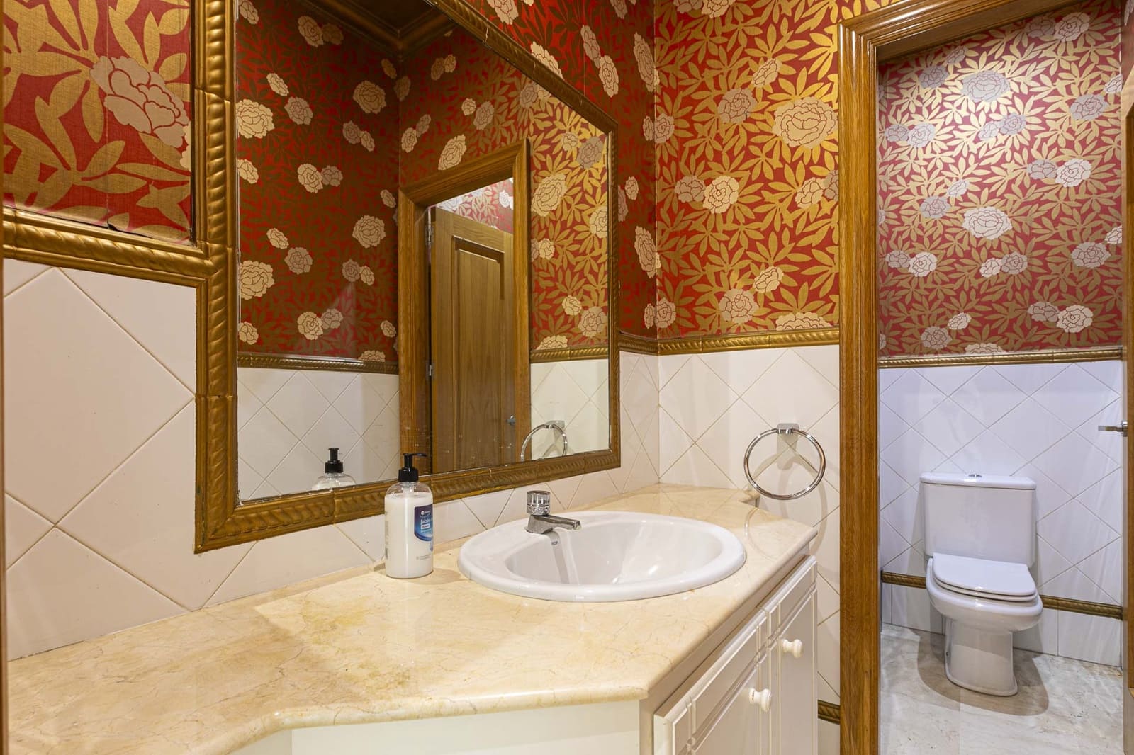 Local Comercial de 8 habitaciones en Marbella en venta con garaje - 1.200.000 € (Ref: 10100140)