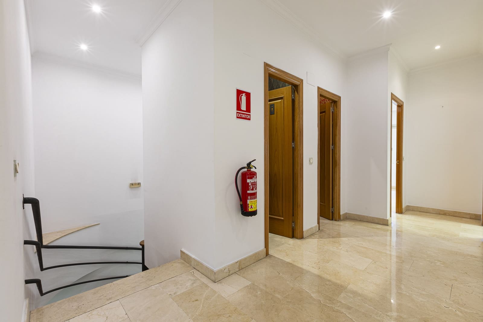 Local Comercial de 8 habitaciones en Marbella en venta con garaje - 1.200.000 € (Ref: 10100140)