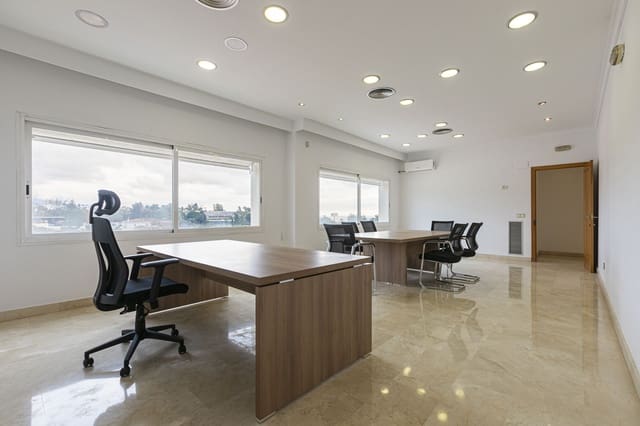 Local Comercial de 8 habitaciones en Marbella en venta con garaje - 1.200.000 € (Ref: 10100140)
