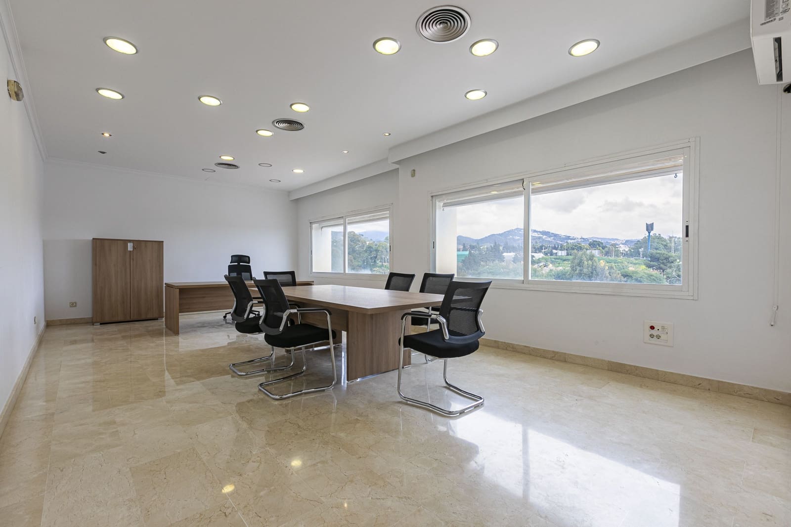 Local Comercial de 8 habitaciones en Marbella en venta con garaje - 1.200.000 € (Ref: 10100140)