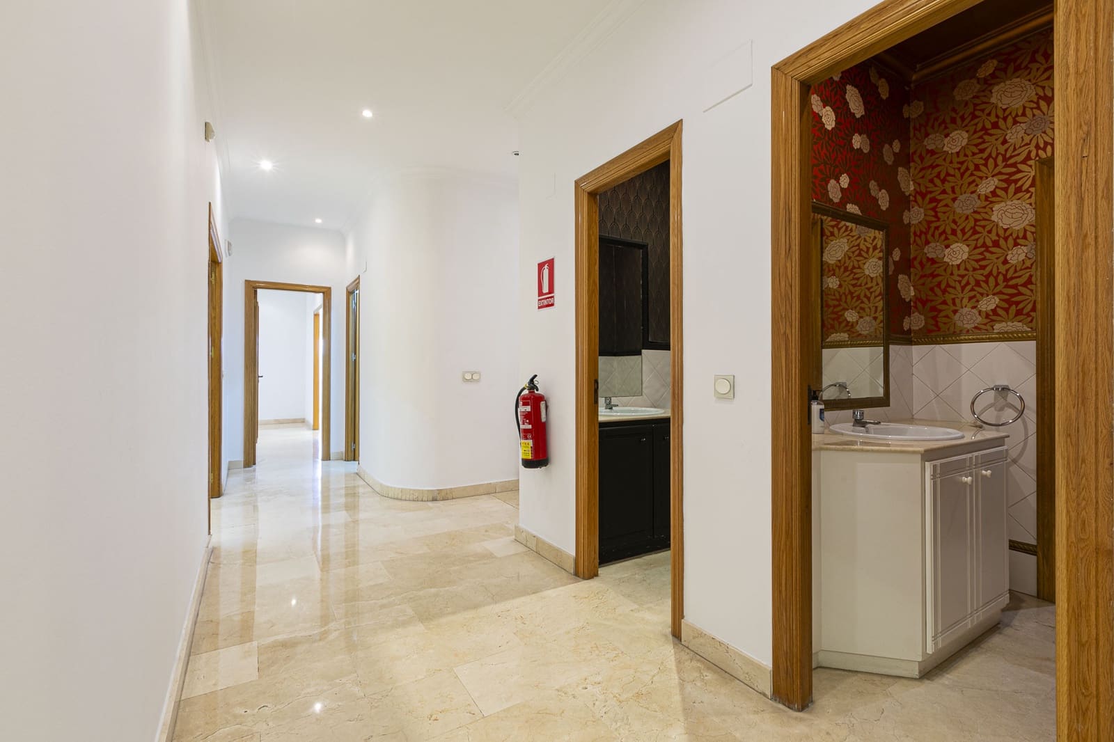 Local Comercial de 8 habitaciones en Marbella en venta con garaje - 1.200.000 € (Ref: 10100140)
