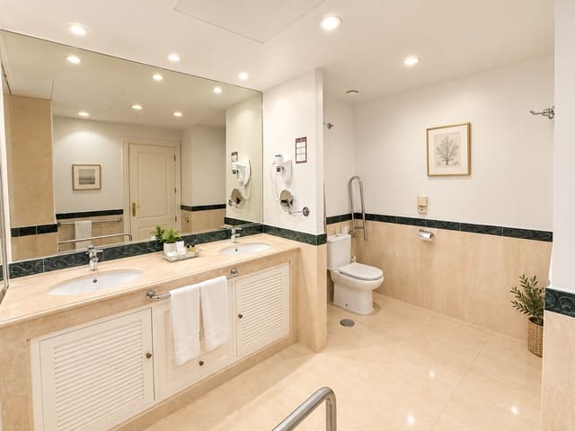 1 soverom Leilighet til salgs i Marbella med svømmebasseng garasje - € 465 000 (Ref: 10102258)