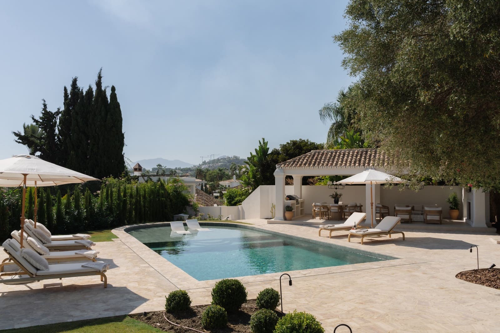 4 bedroom Villa for sale in Nueva Andalucia with pool garage - € 3,495,000 (Ref: 10115662)