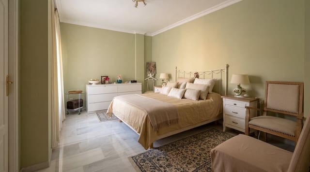 4 quarto Moradia para venda em Marbella com piscina garagem - 1 600 000 € (Ref: 10115663)