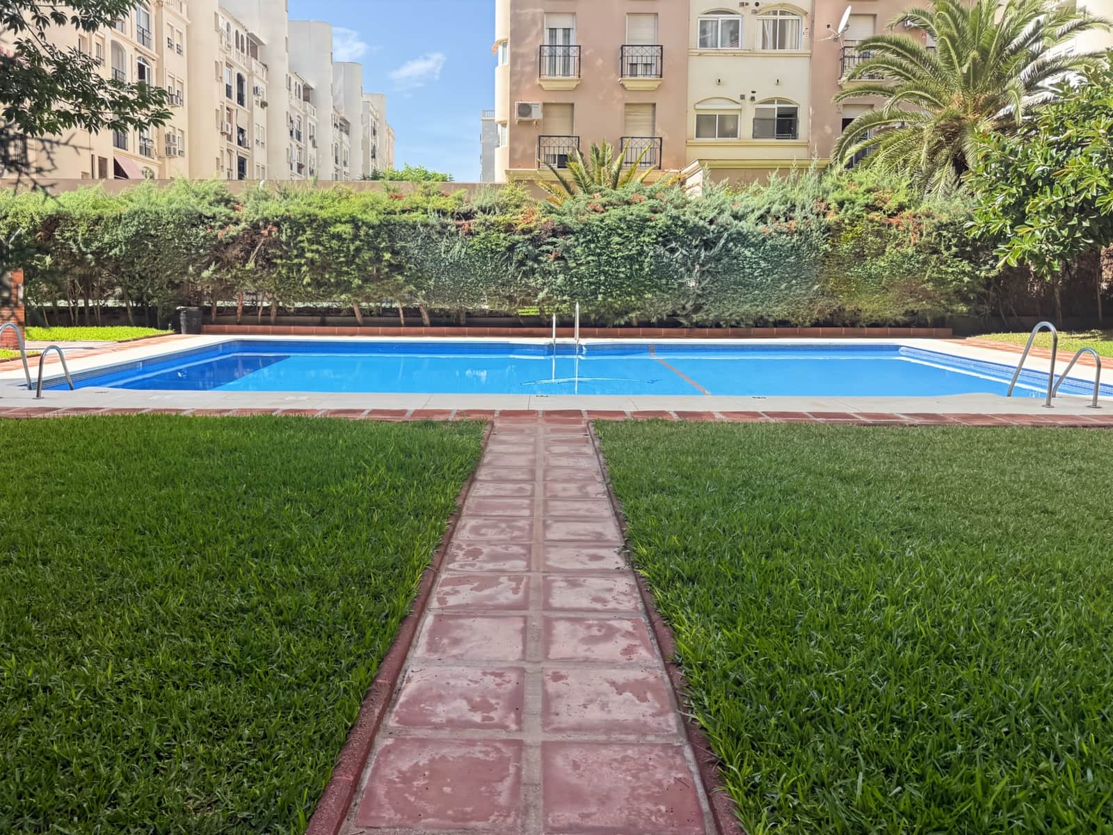 4 bedroom Flat for sale in Torremolinos with pool garage - € 420,000 (Ref: 10124335)