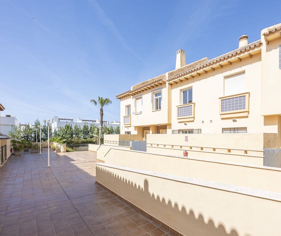 4 chambre Maison de Ville à vendre à Calahonda avec piscine garage - 659 000 € (Ref: 10129090)