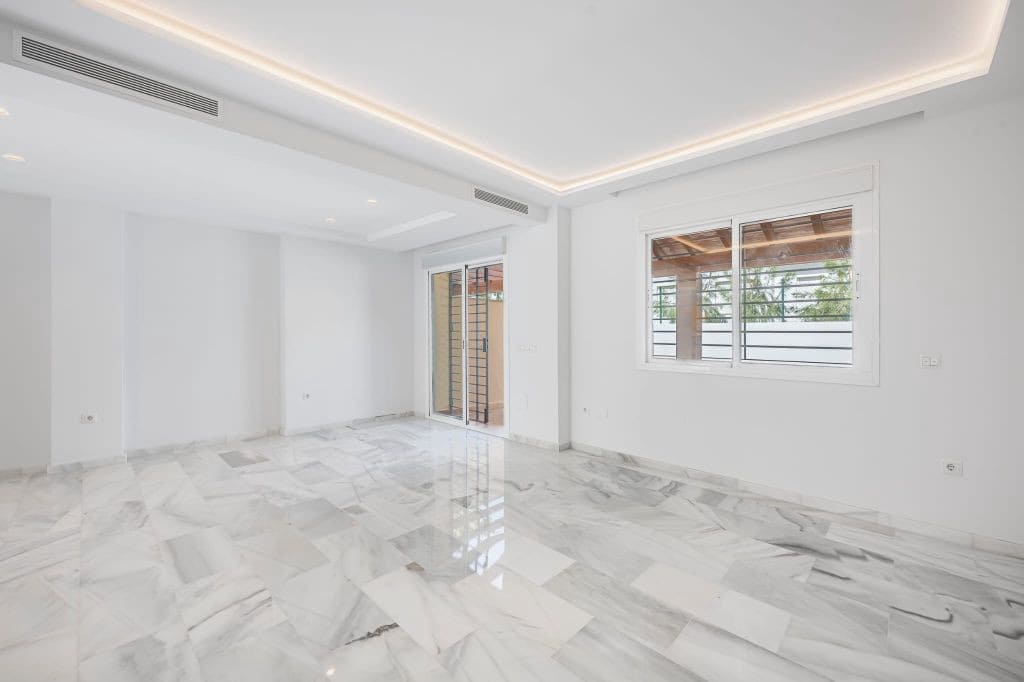4 chambre Maison de Ville à vendre à Calahonda avec piscine garage - 659 000 € (Ref: 10129090)