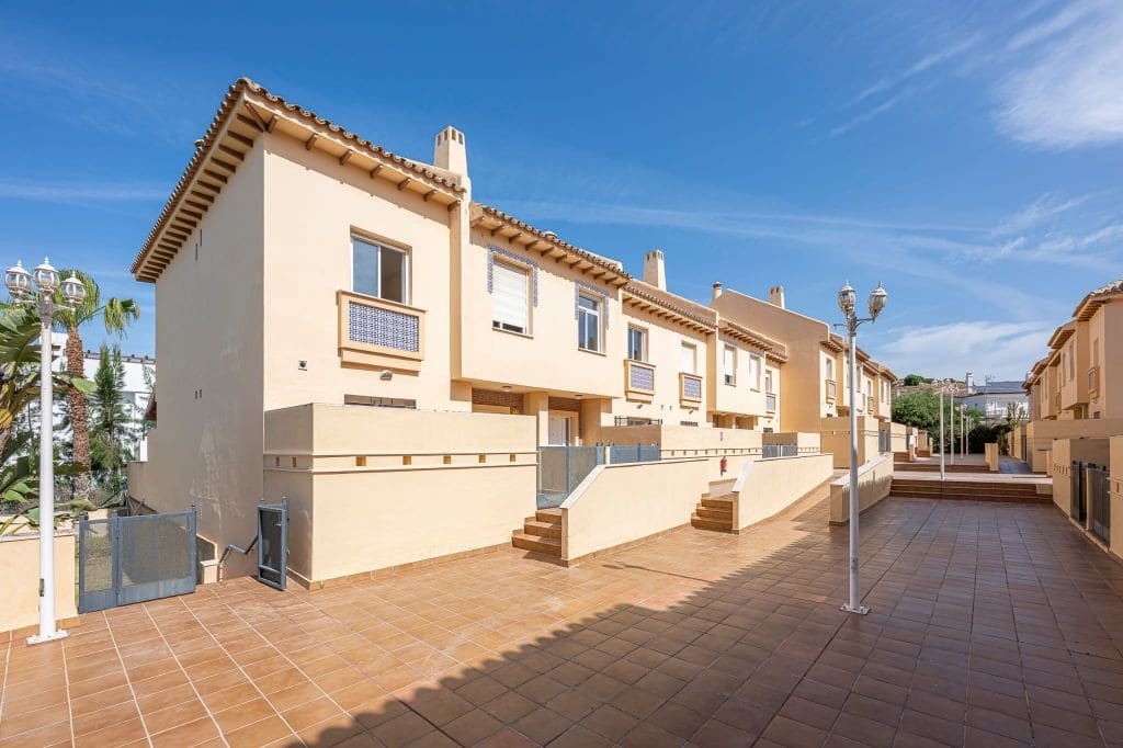 4 chambre Maison de Ville à vendre à Calahonda avec piscine garage - 659 000 € (Ref: 10129090)