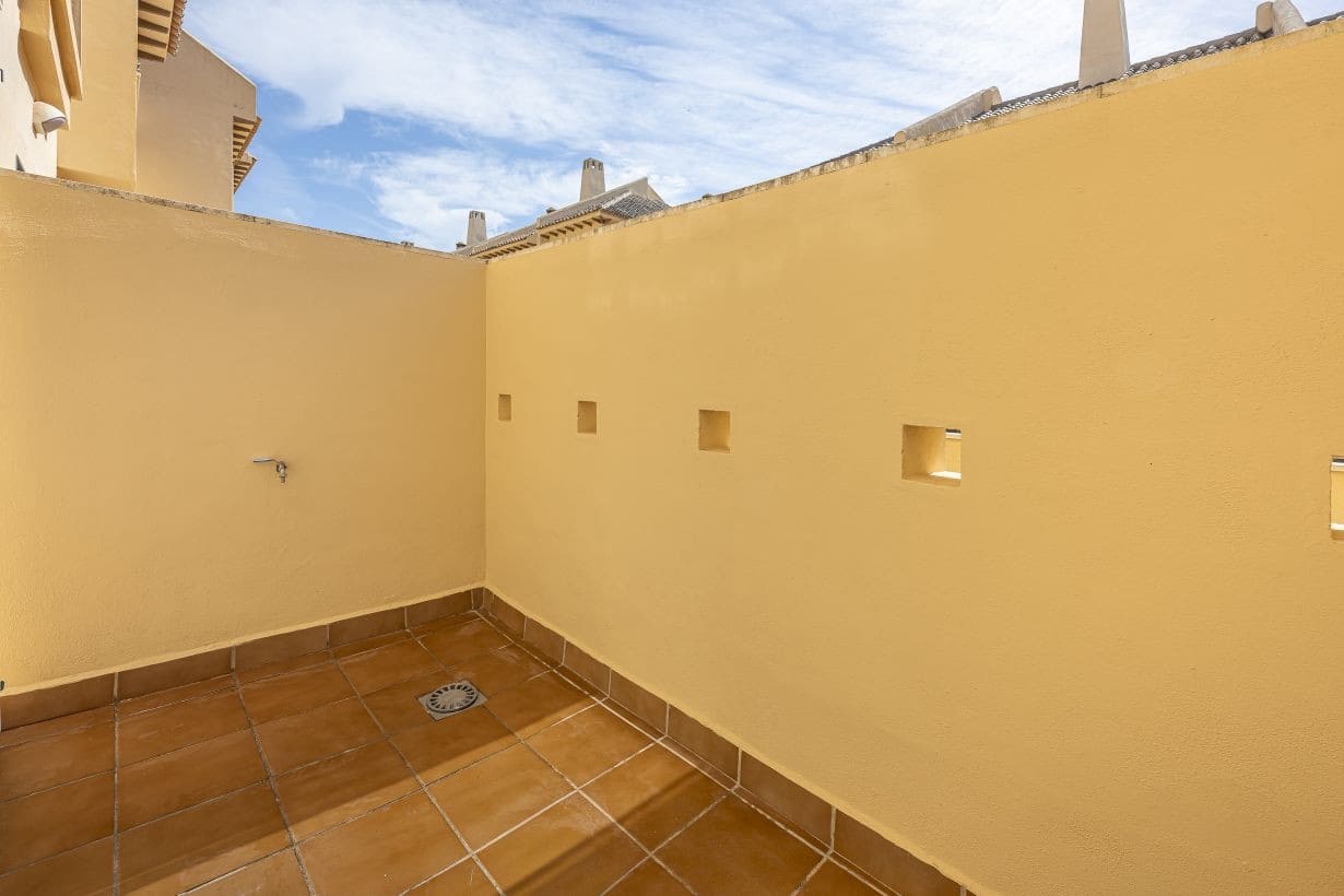 4 bedroom Townhouse for sale in Calahonda with pool garage - € 659,000 (Ref: 10129091)