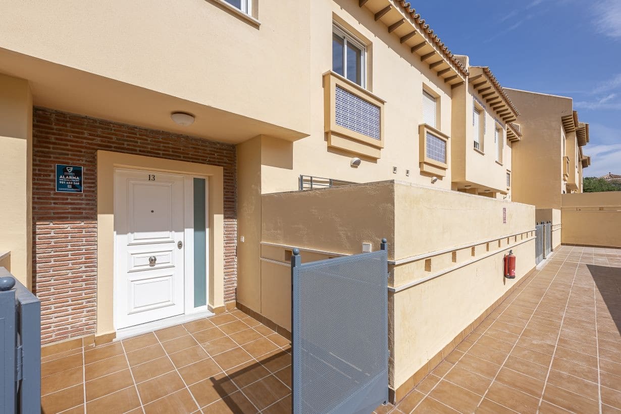 4 bedroom Townhouse for sale in Calahonda with pool garage - € 659,000 (Ref: 10129091)