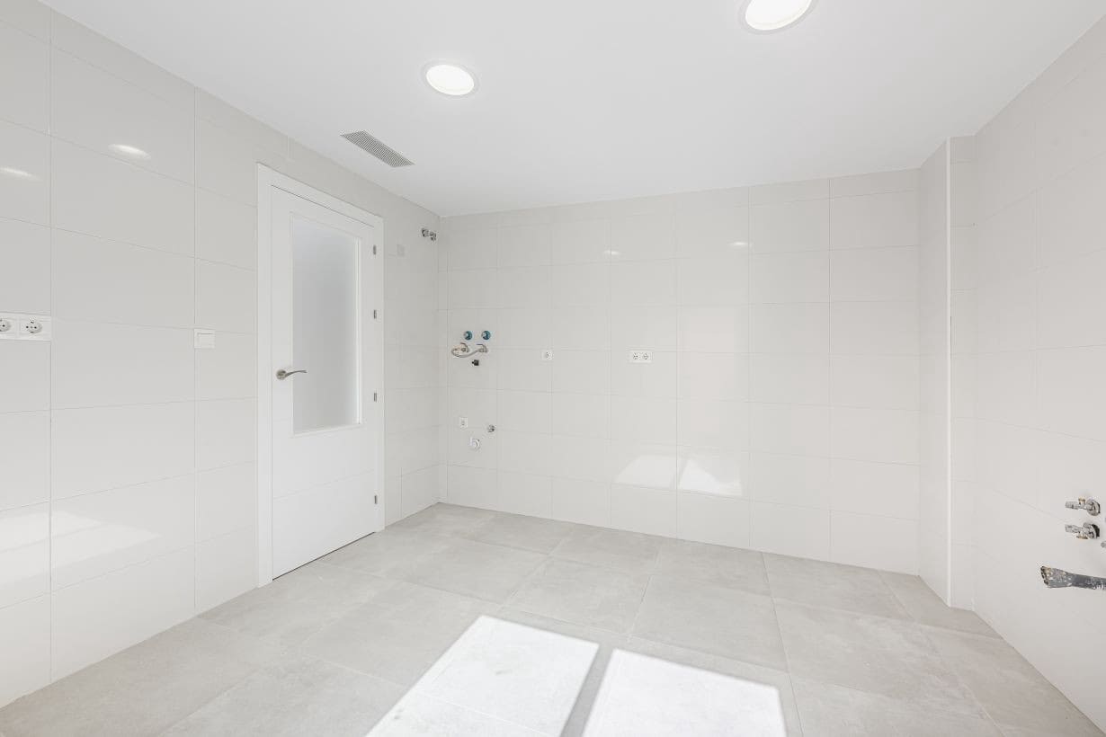 4 bedroom Townhouse for sale in Calahonda with pool garage - € 659,000 (Ref: 10129091)