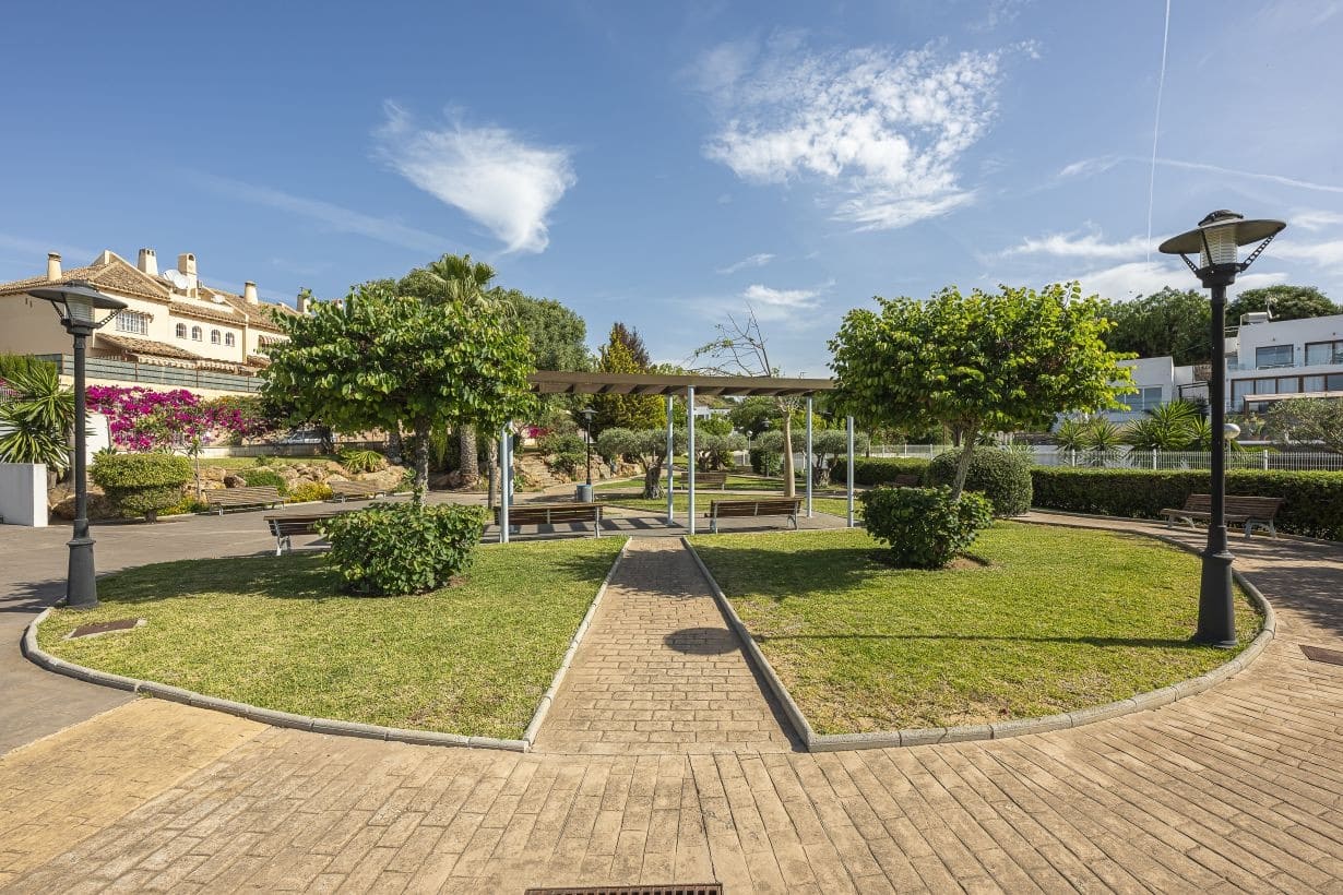 4 bedroom Townhouse for sale in Calahonda with pool garage - € 659,000 (Ref: 10129091)
