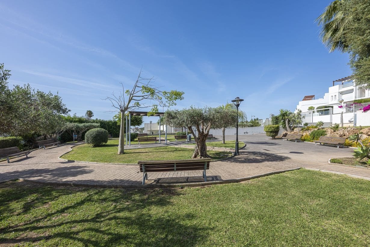 4 bedroom Townhouse for sale in Calahonda with pool garage - € 659,000 (Ref: 10129091)