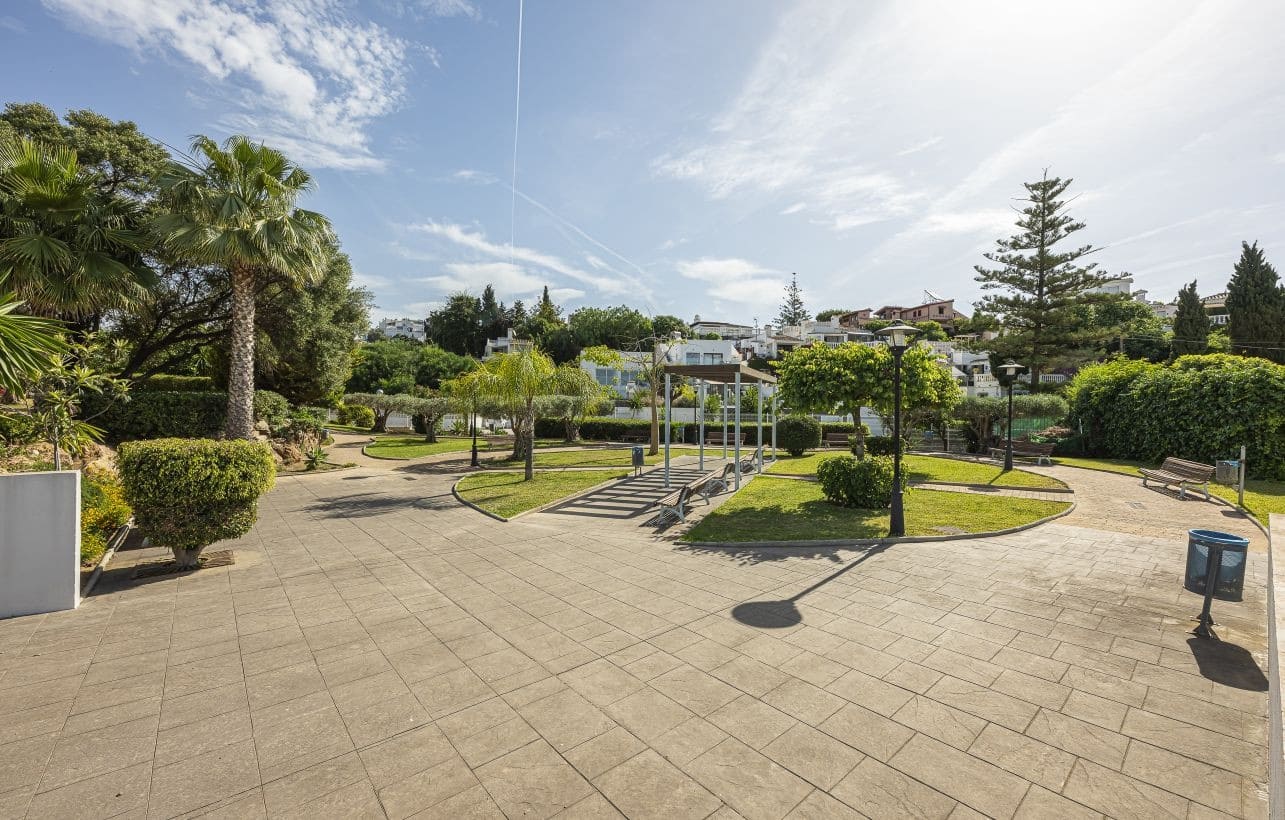 4 bedroom Townhouse for sale in Calahonda with pool garage - € 659,000 (Ref: 10129091)