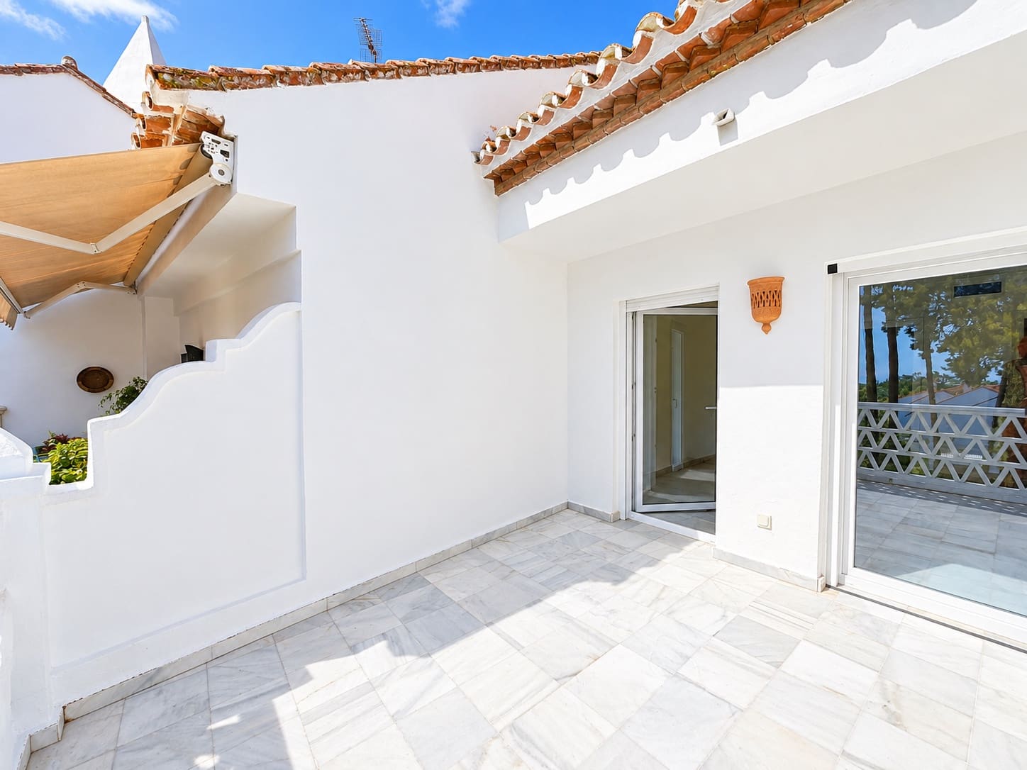 3 makuuhuone Omakotitalo myytävänä paikassa Marbella mukana uima-altaan - 720 000 € (Ref: 10131449)