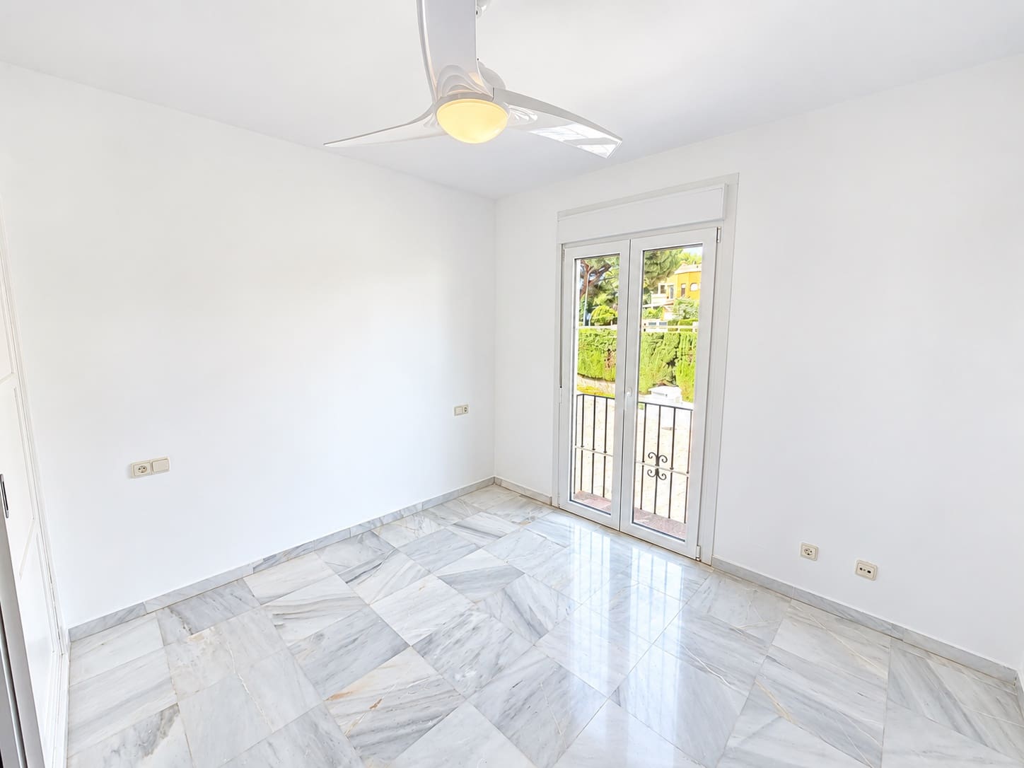 3 makuuhuone Omakotitalo myytävänä paikassa Marbella mukana uima-altaan - 720 000 € (Ref: 10131449)