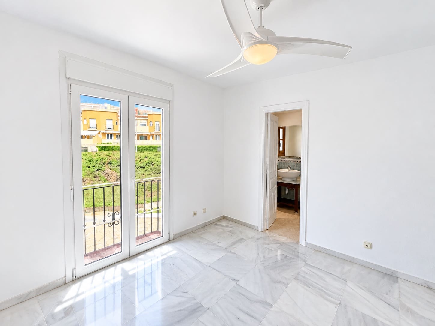 3 makuuhuone Omakotitalo myytävänä paikassa Marbella mukana uima-altaan - 720 000 € (Ref: 10131449)