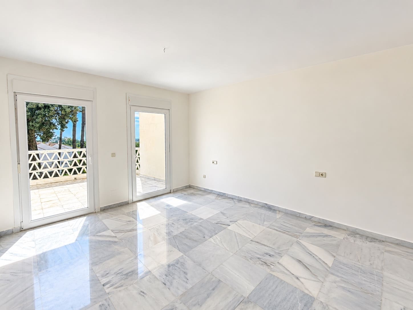 3 makuuhuone Omakotitalo myytävänä paikassa Marbella mukana uima-altaan - 720 000 € (Ref: 10131449)