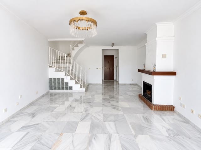 3 makuuhuone Omakotitalo myytävänä paikassa Marbella mukana uima-altaan - 720 000 € (Ref: 10131449)