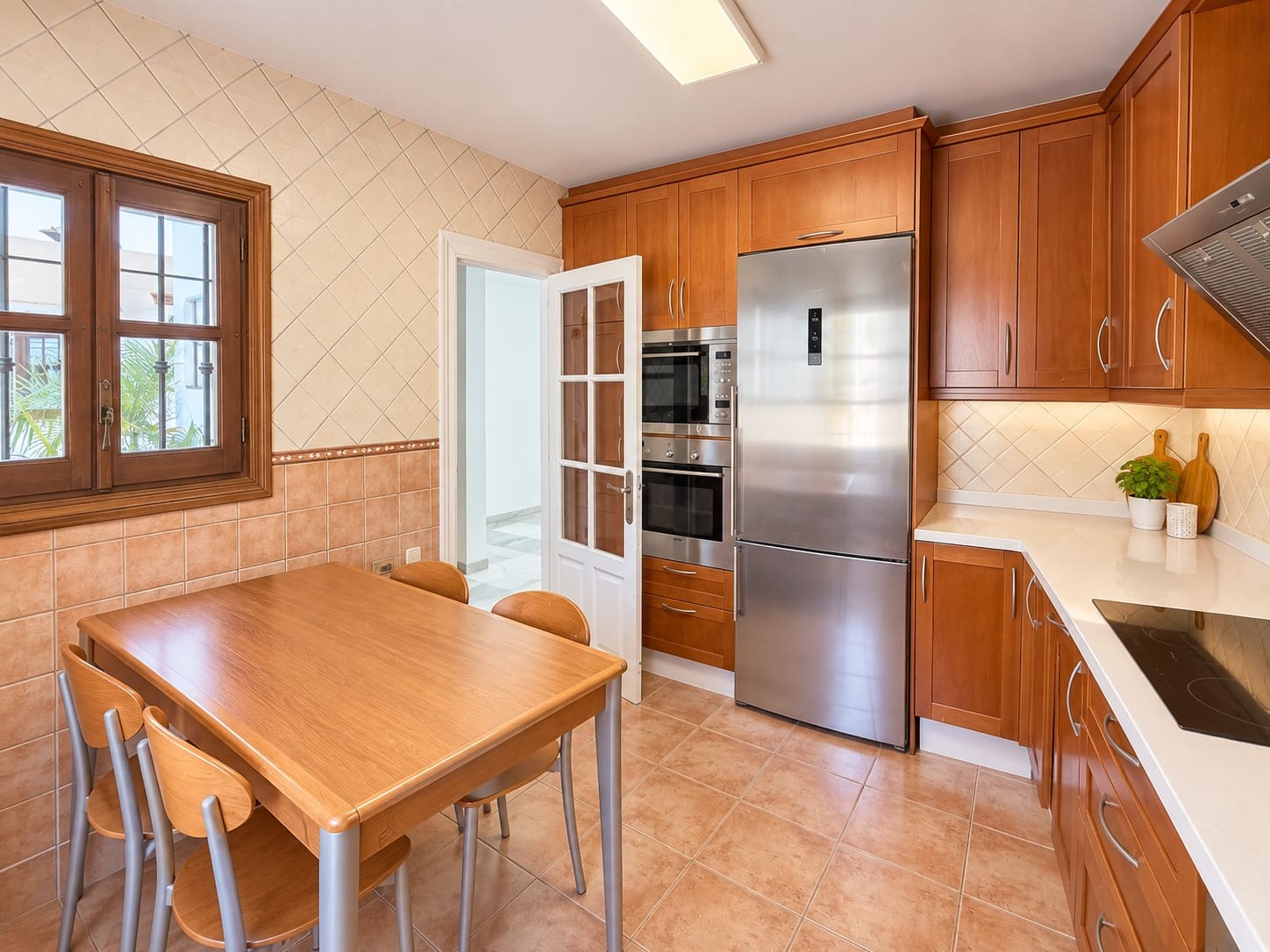 3 makuuhuone Omakotitalo myytävänä paikassa Marbella mukana uima-altaan - 720 000 € (Ref: 10131449)