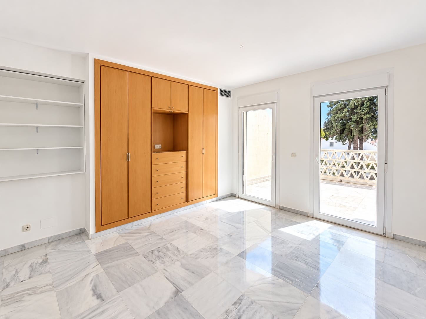 3 makuuhuone Omakotitalo myytävänä paikassa Marbella mukana uima-altaan - 720 000 € (Ref: 10131449)