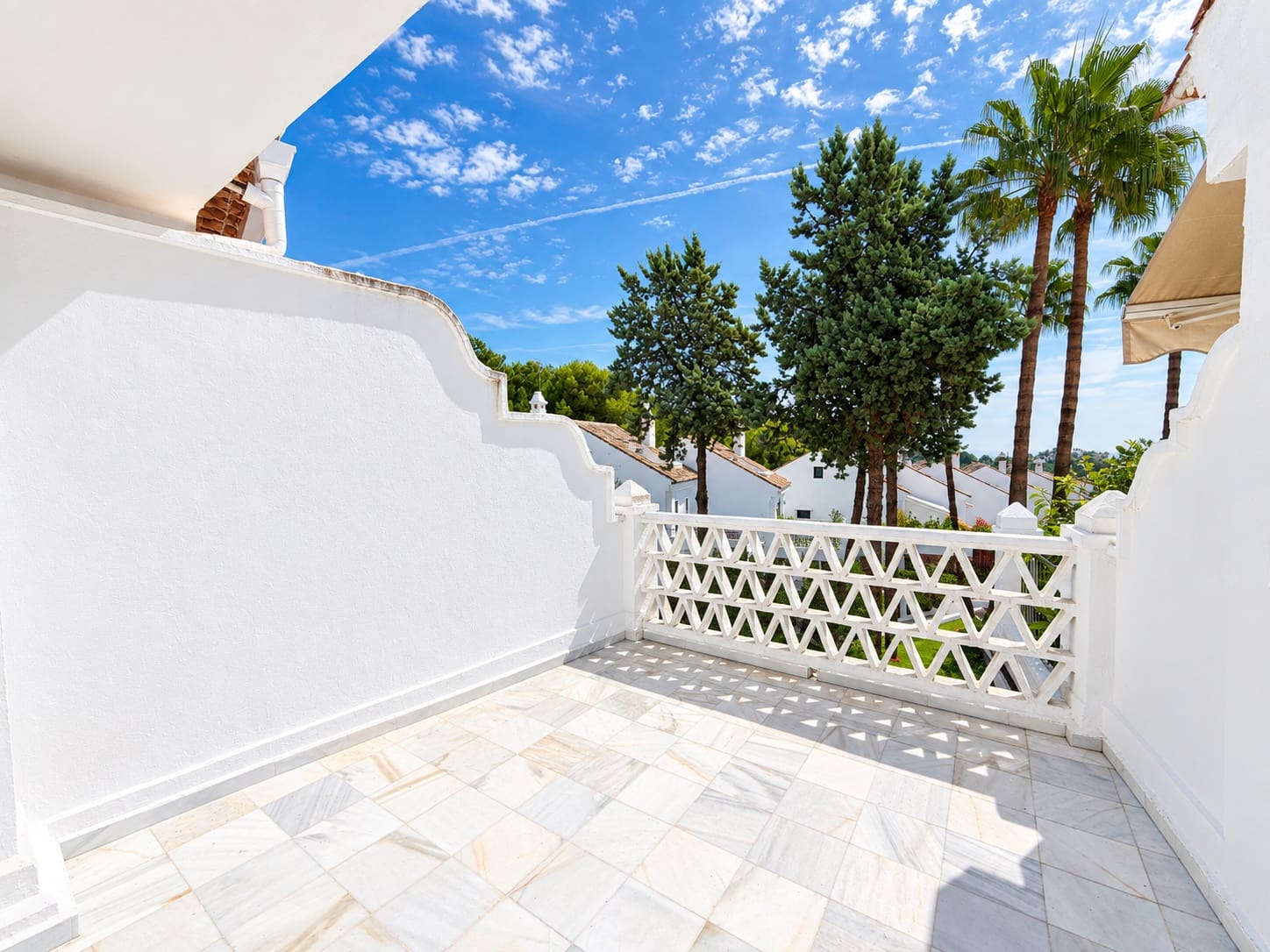 3 makuuhuone Omakotitalo myytävänä paikassa Marbella mukana uima-altaan - 720 000 € (Ref: 10131449)