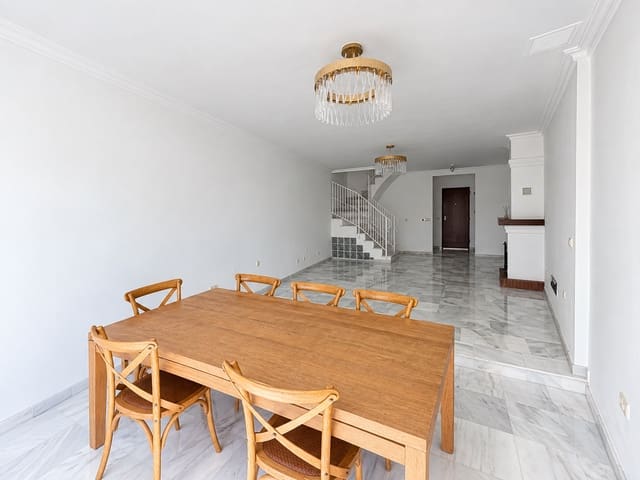 3 makuuhuone Omakotitalo myytävänä paikassa Marbella mukana uima-altaan - 720 000 € (Ref: 10131449)