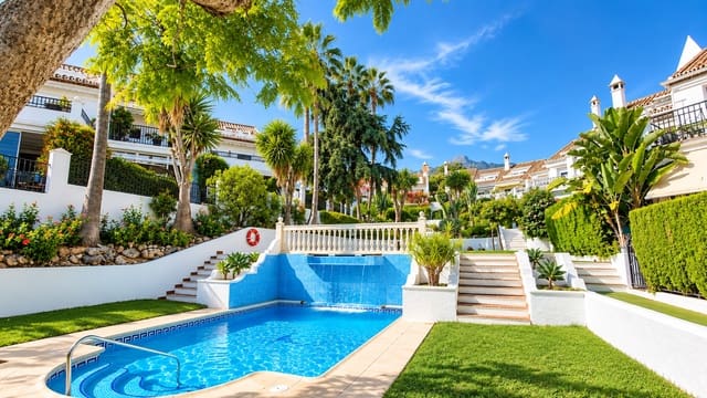3 makuuhuone Omakotitalo myytävänä paikassa Marbella mukana uima-altaan - 720 000 € (Ref: 10131449)