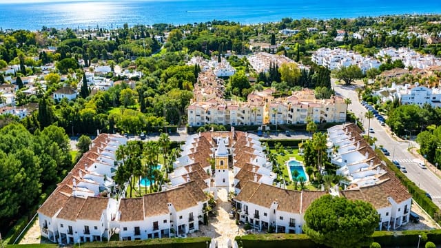 3 makuuhuone Omakotitalo myytävänä paikassa Marbella mukana uima-altaan - 720 000 € (Ref: 10131449)