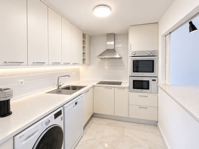 1 soveværelse Lejlighed til salg i Puerto Banus, Marbella med swimmingpool garage - € 650.000 (Ref: 10154967)