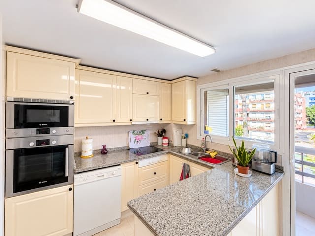 4 soveværelse Penthouse til salg i Marbella med swimmingpool garage - € 1.300.000 (Ref: 10168672)