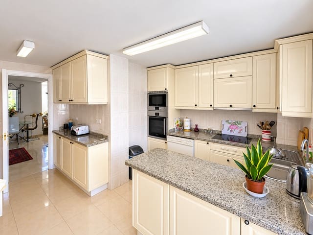 4 soveværelse Penthouse til salg i Marbella med swimmingpool garage - € 1.300.000 (Ref: 10168672)
