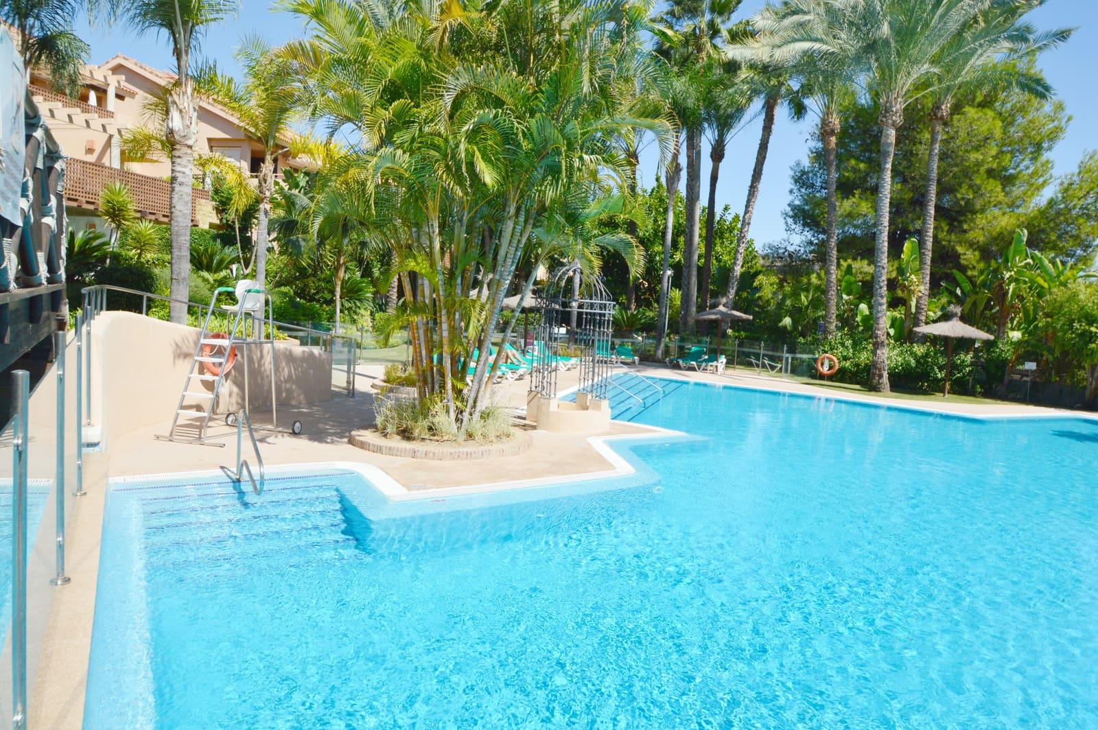 3 bedroom Apartment for sale in Marbella with pool garage - € 699,900 (Ref: 5052172)