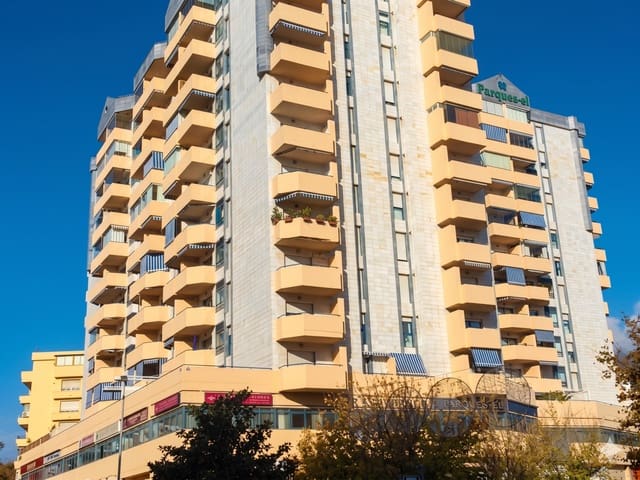 Bureau à vendre à Marbella avec piscine - 325 000 € (Ref: 5052227)