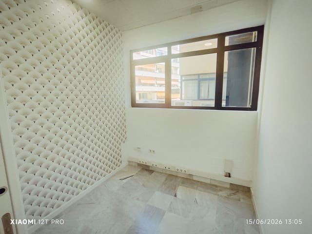 Bureau à vendre à Marbella avec piscine - 325 000 € (Ref: 5052227)