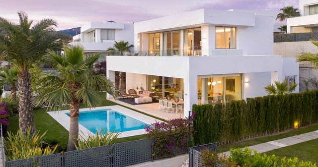 Chalet de 4 habitaciones en Marbella en venta con piscina garaje - 2.600.000 € (Ref: 5052333)