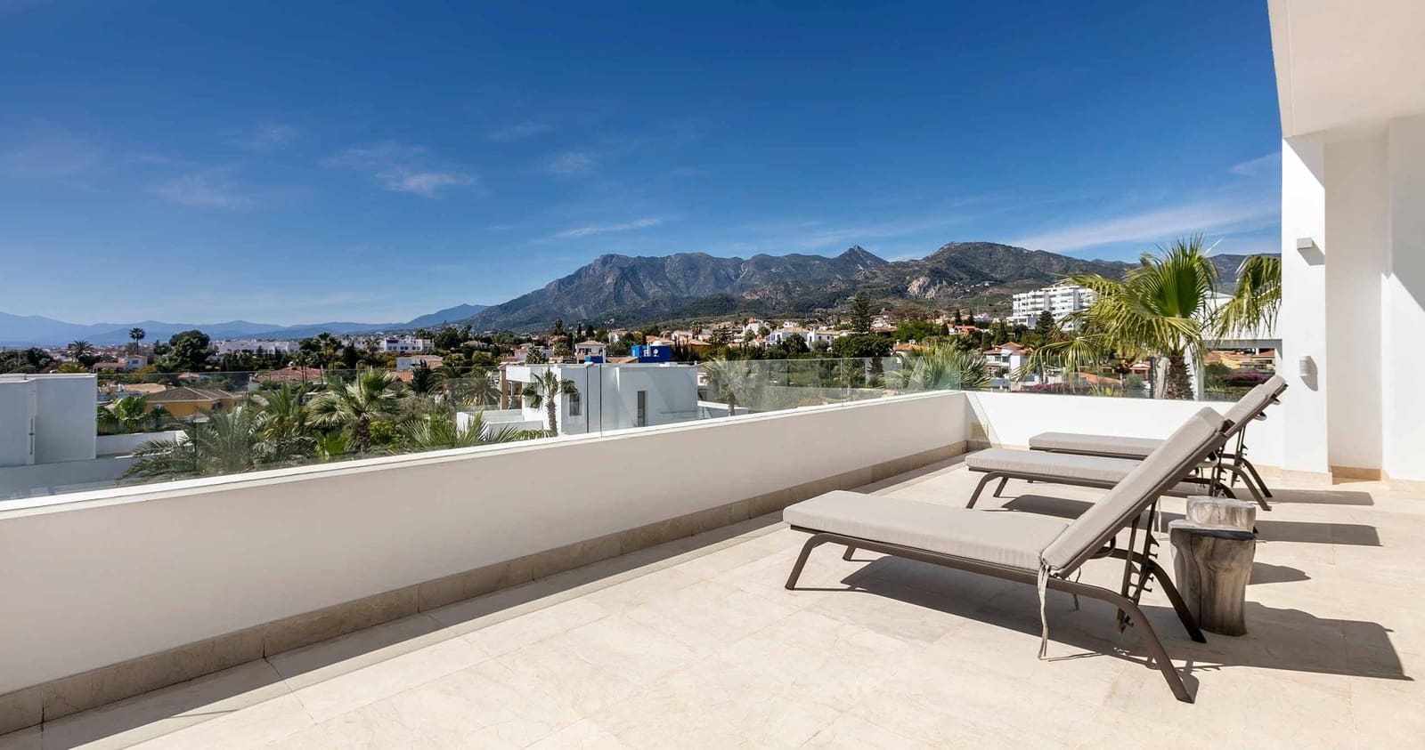 4 bedroom Villa for sale in Marbella with pool garage - € 2,600,000 (Ref: 5052333)