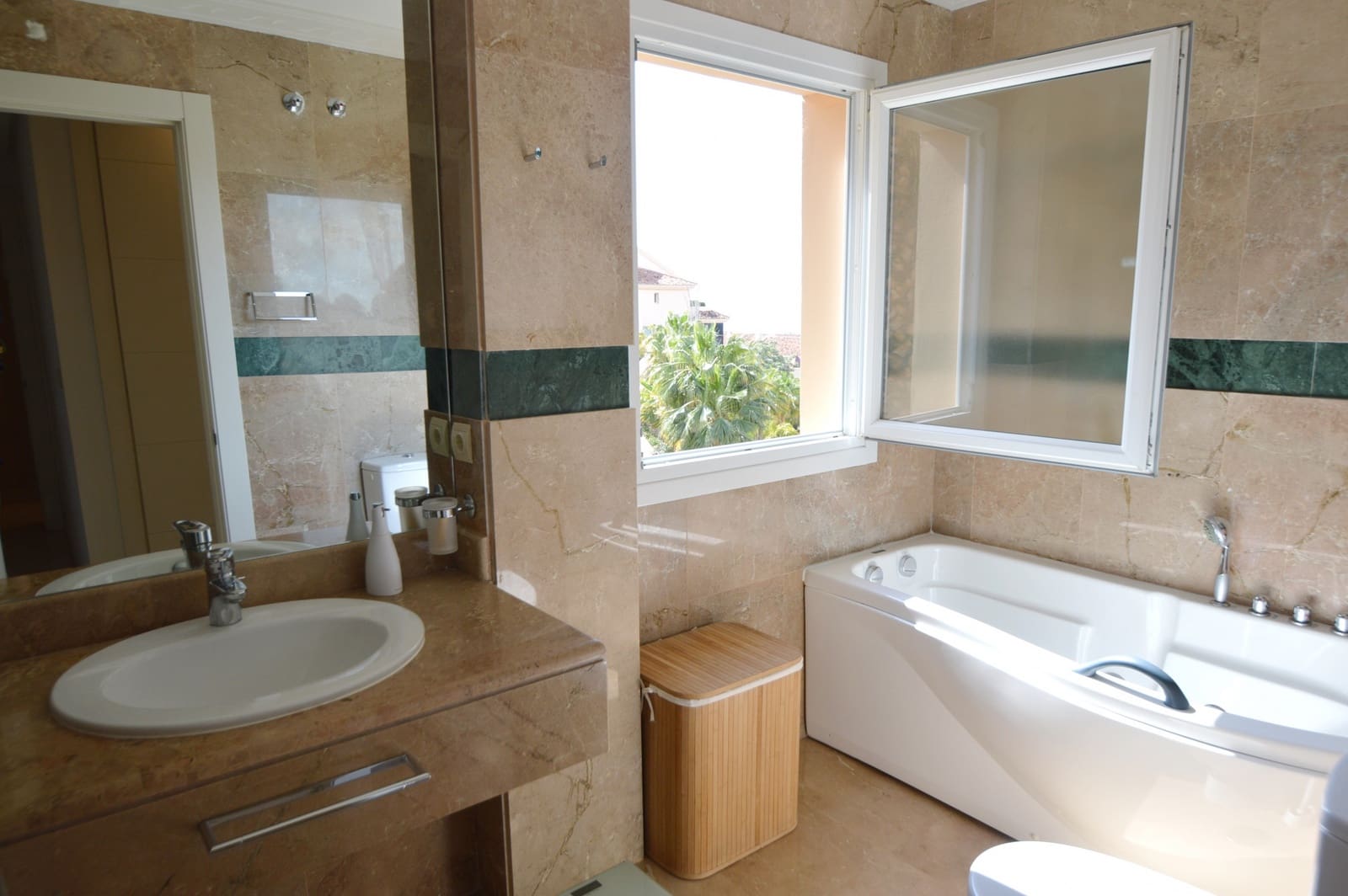 3 sovrum Lägenhet till salu i Marbella med pool garage - 720 000 € (Ref: 5052504)