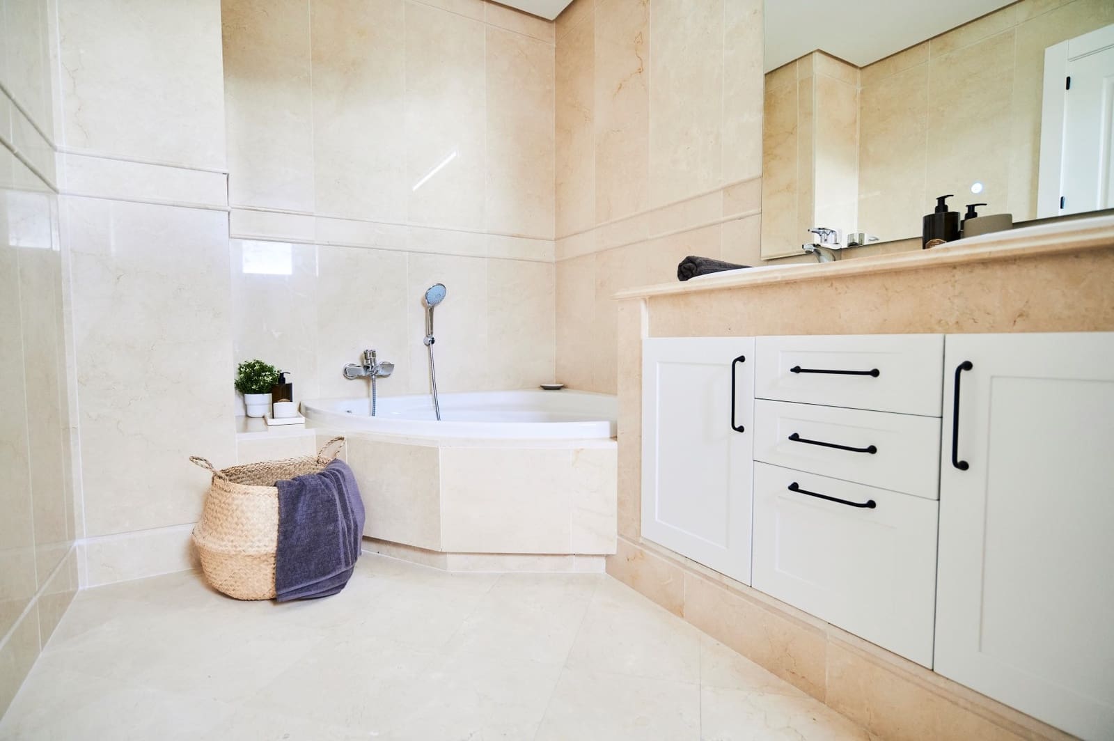 2 sovrum Lägenhet till salu i Nueva Andalucia med pool garage - 456 000 € (Ref: 5052515)